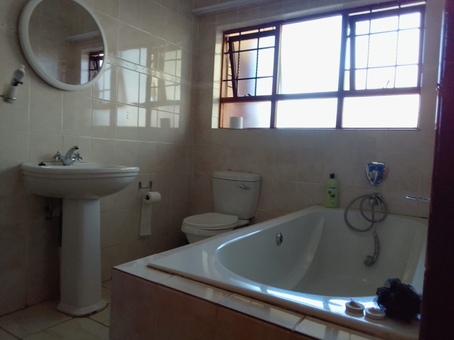 To Let 4 Bedroom Property for Rent in Safari Gardens North West